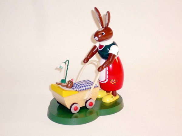 Hase mit Kinderwagen