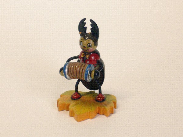 Hirschkäfer mit Zieharmonika