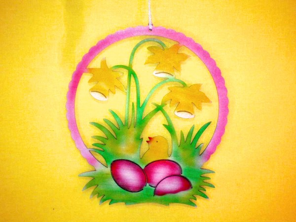 Fensterbild Küken im Osterglockennest