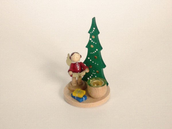 Lichterhalter Engel vor Weihnachtsbaum