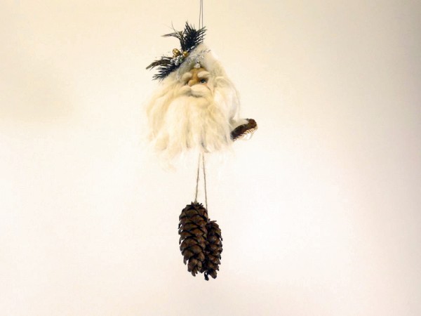 Santa-Kopf-Ornament mit Zapfen